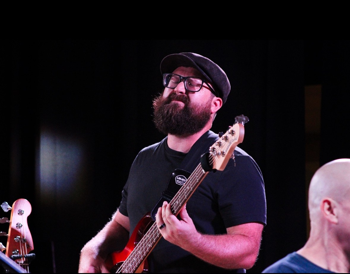BakBeatz bassist in the pocket